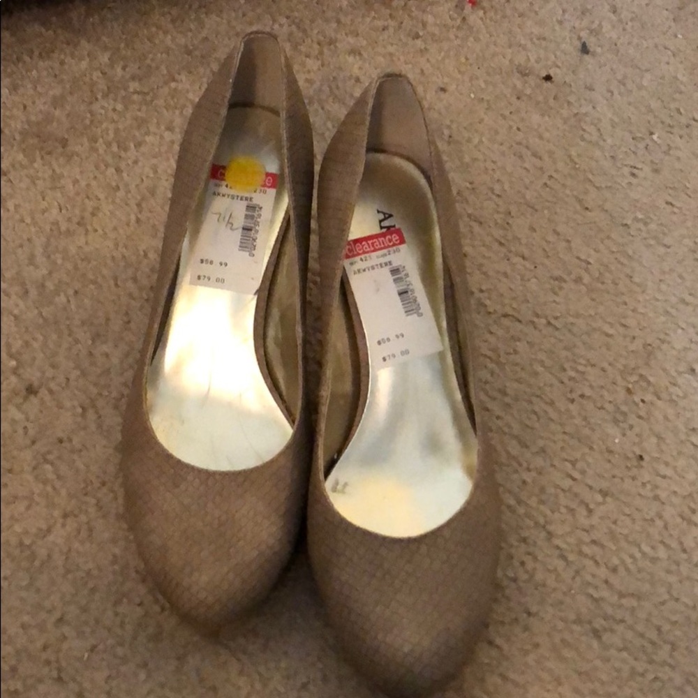 Brand new nude heels